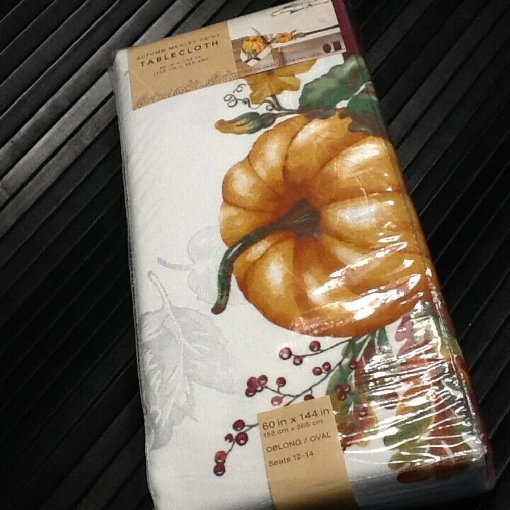 12 Napkins + Autumn Medley / Pumpkin Border 60